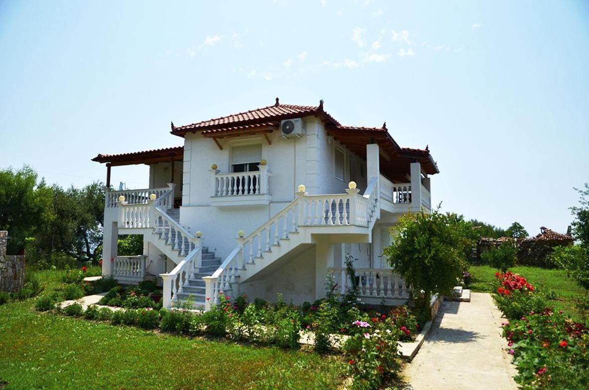 Helen Apartments Lukovë Dış mekan fotoğraf
