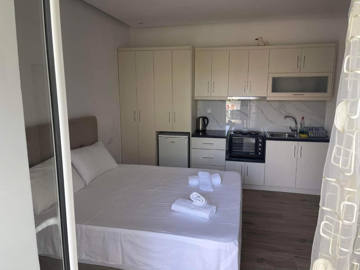 Helen Apartments Lukovë Dış mekan fotoğraf