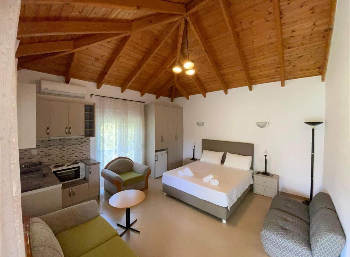 Helen Apartments Lukovë Dış mekan fotoğraf