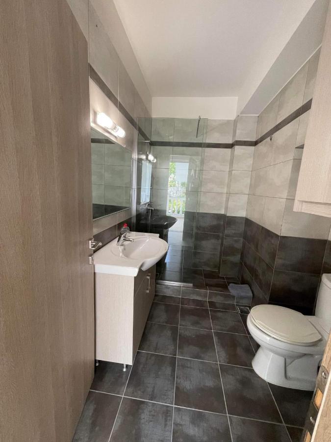Helen Apartments Lukovë Dış mekan fotoğraf