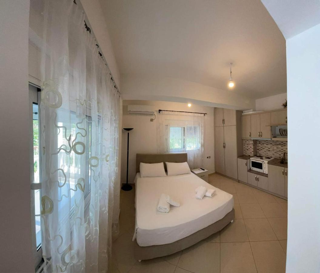 Helen Apartments Lukovë Dış mekan fotoğraf
