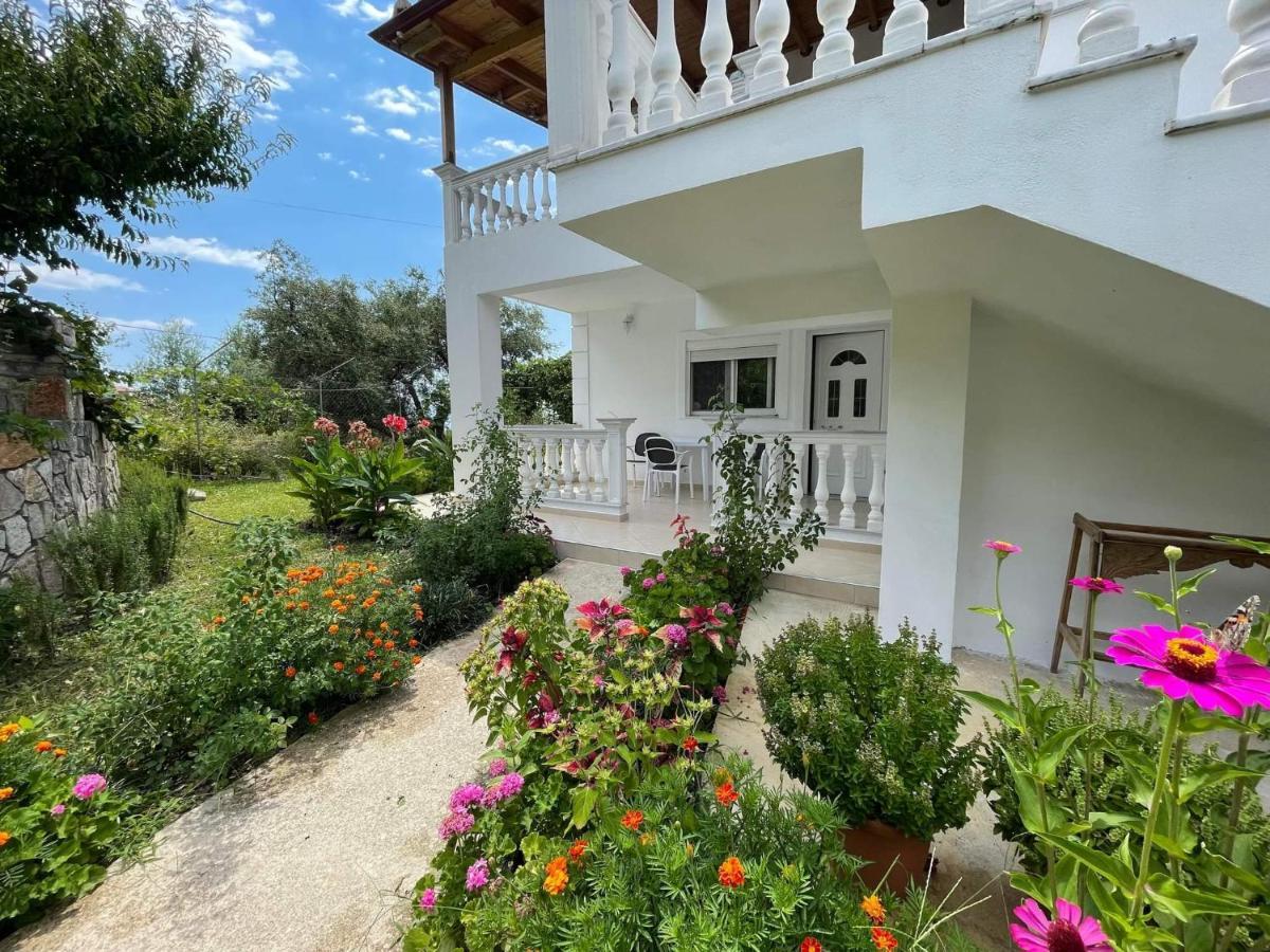 Helen Apartments Lukovë Dış mekan fotoğraf