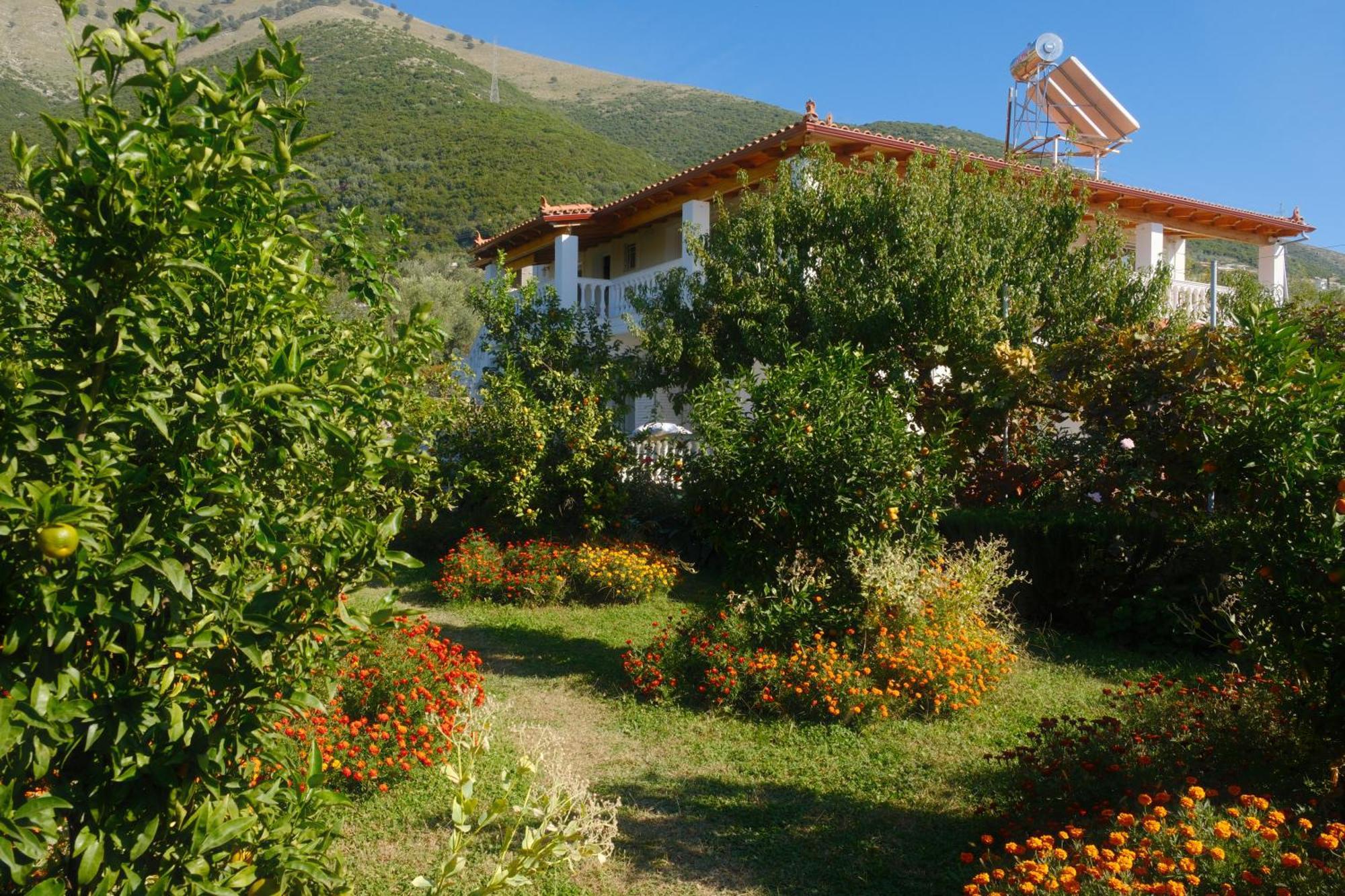 Helen Apartments Lukovë Dış mekan fotoğraf